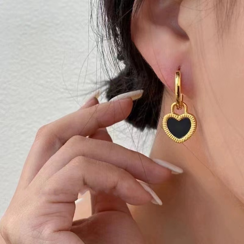 18k gold heart shape earrings
