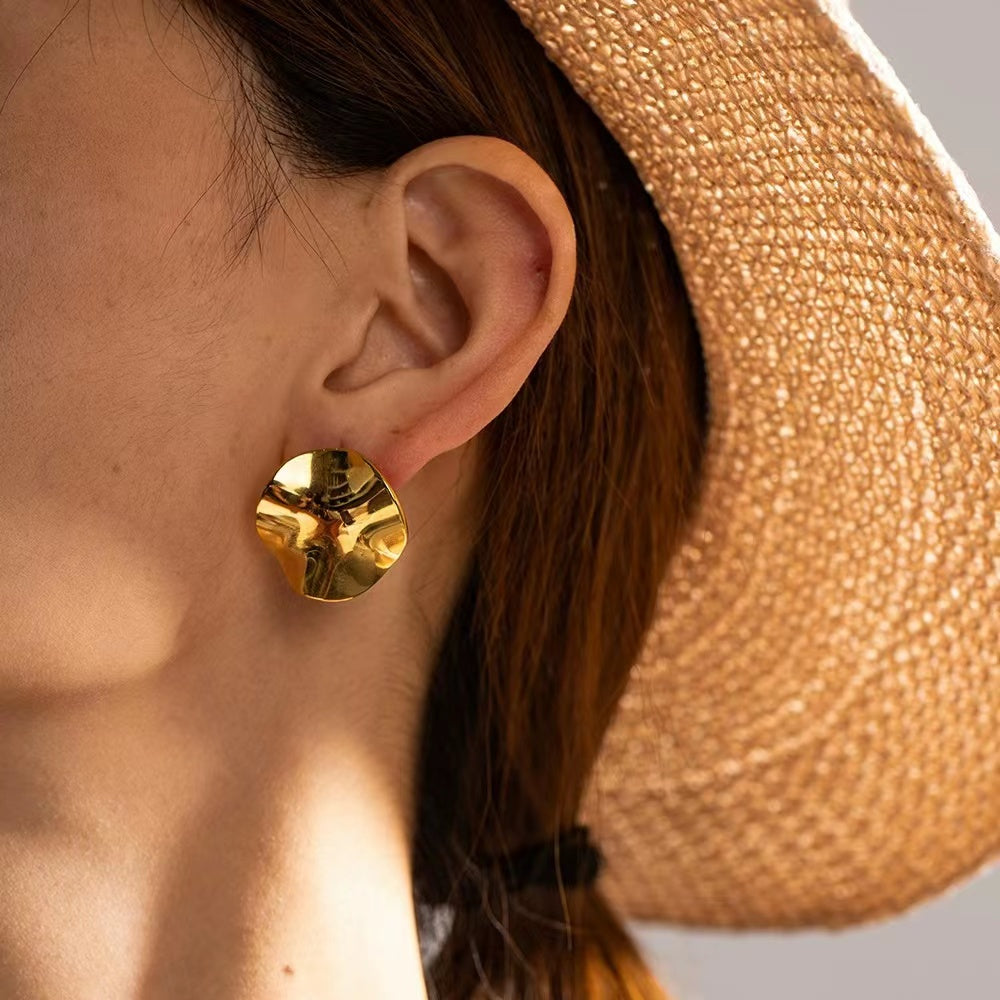18K Gold wrinkle flat this classic earrings