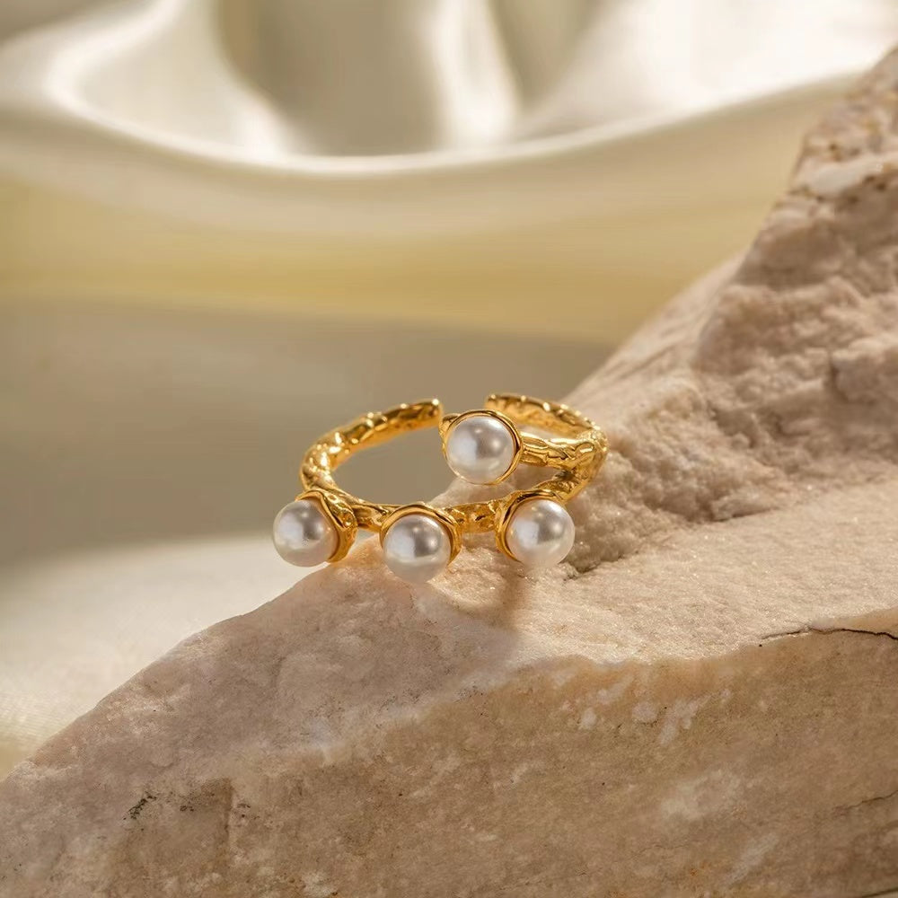 18K Gold chassic pearl ring