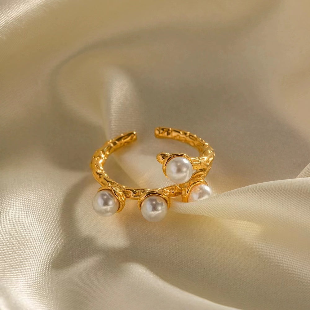 18K Gold chassic pearl ring