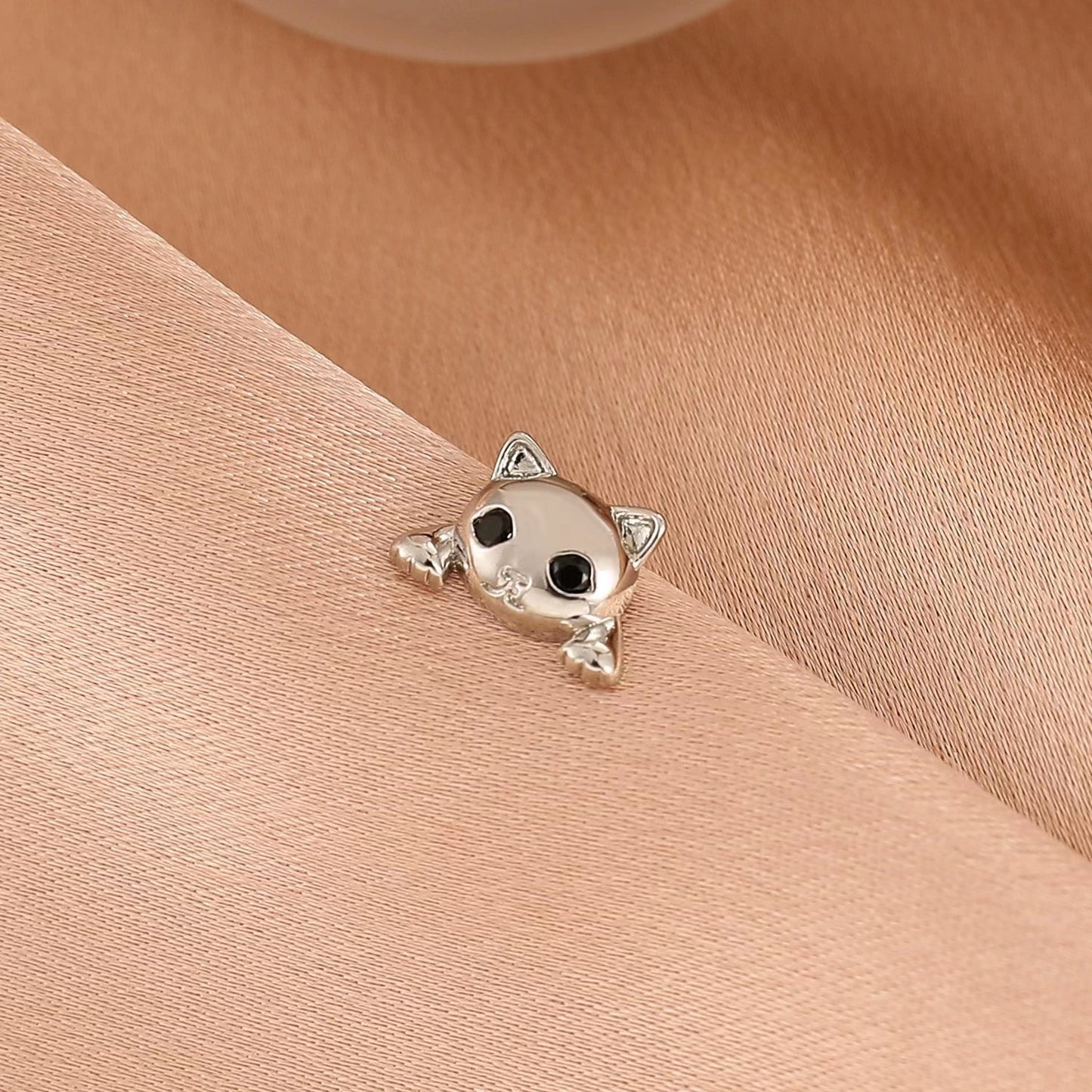 Cute cat shape earrings