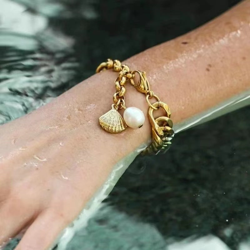 shell shape +pearls with this chunky chain ladies bracelets