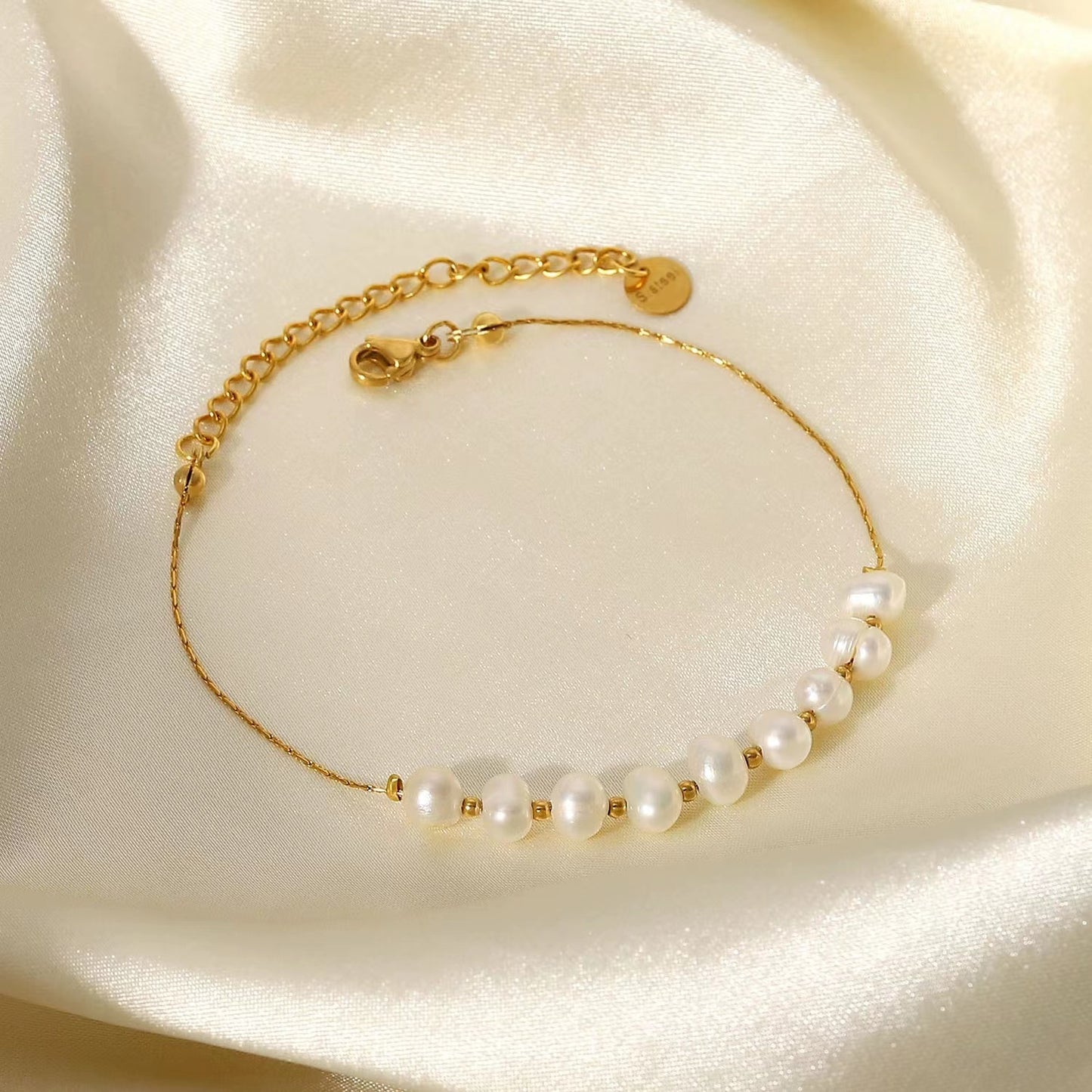 18k gold plating + pearls bracelet