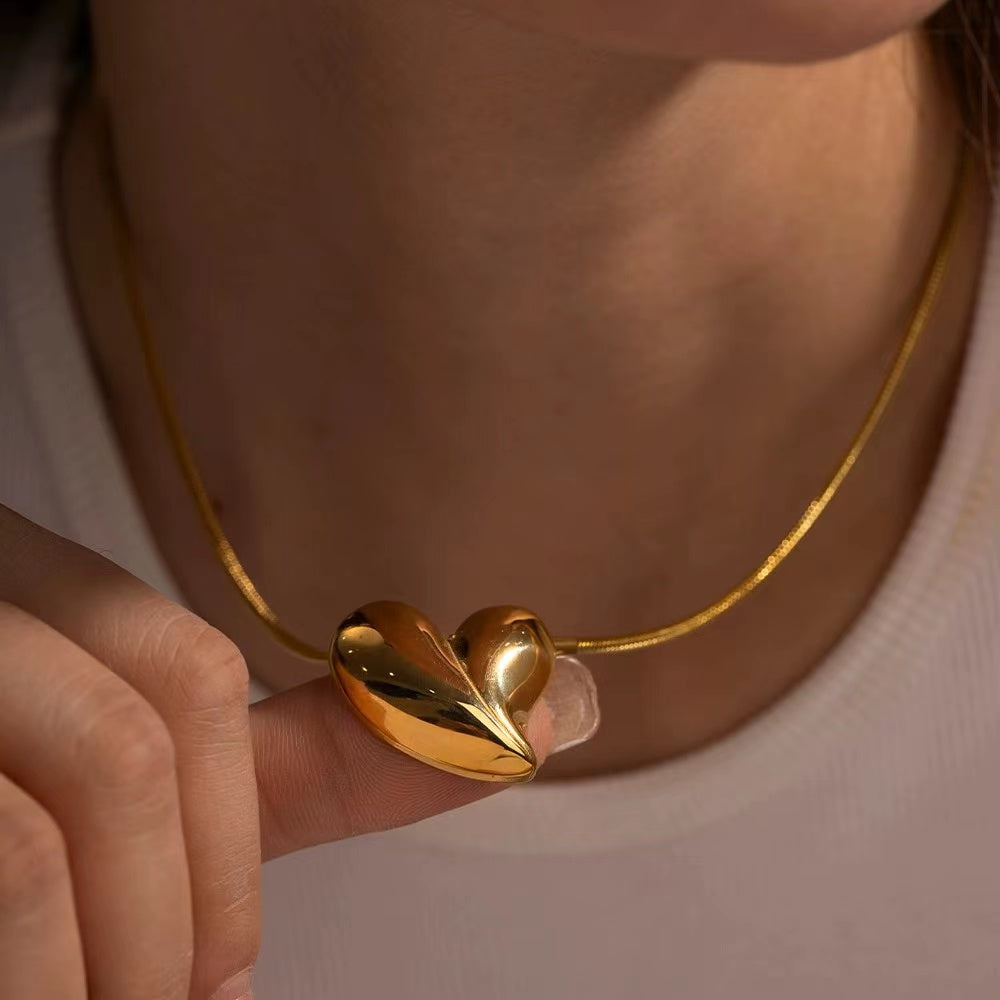Heart shape pendant necklace