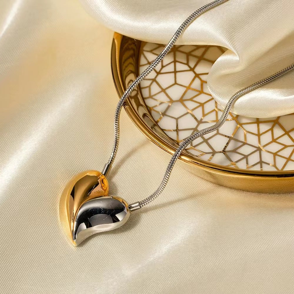 Heart shape pendant necklace