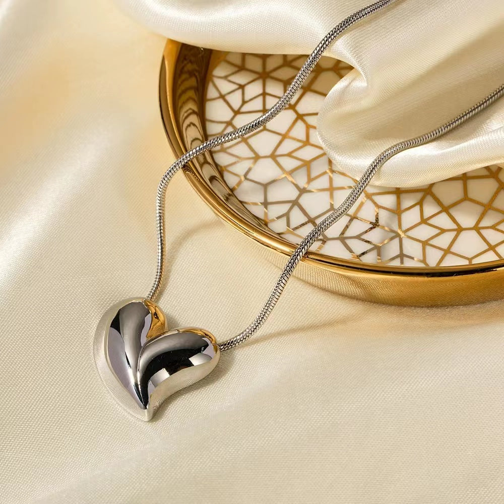 Heart shape pendant necklace