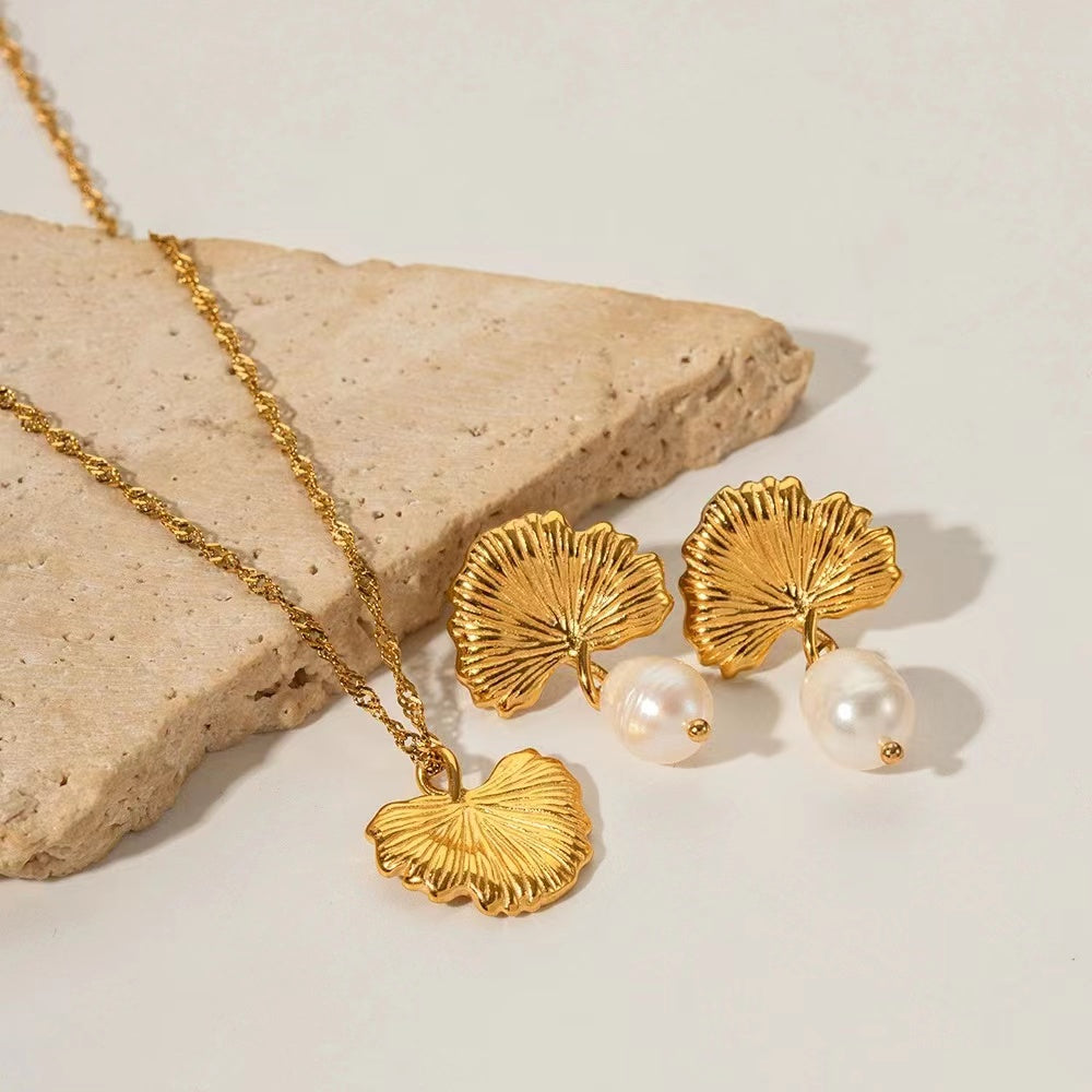 The Gingkgo shape necklace and earrings sets