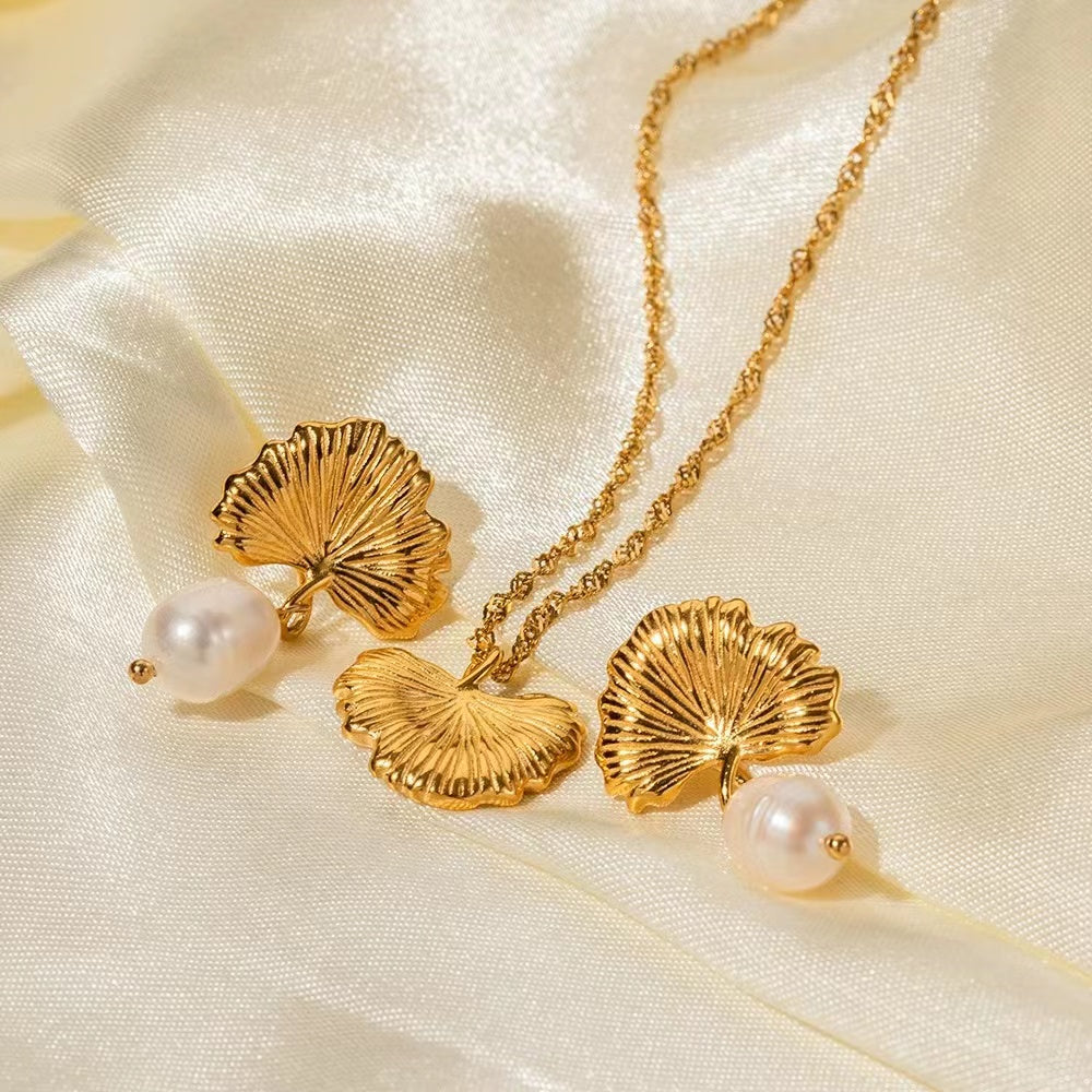 The Gingkgo shape necklace and earrings sets