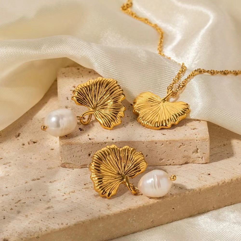 The Gingkgo shape necklace and earrings sets