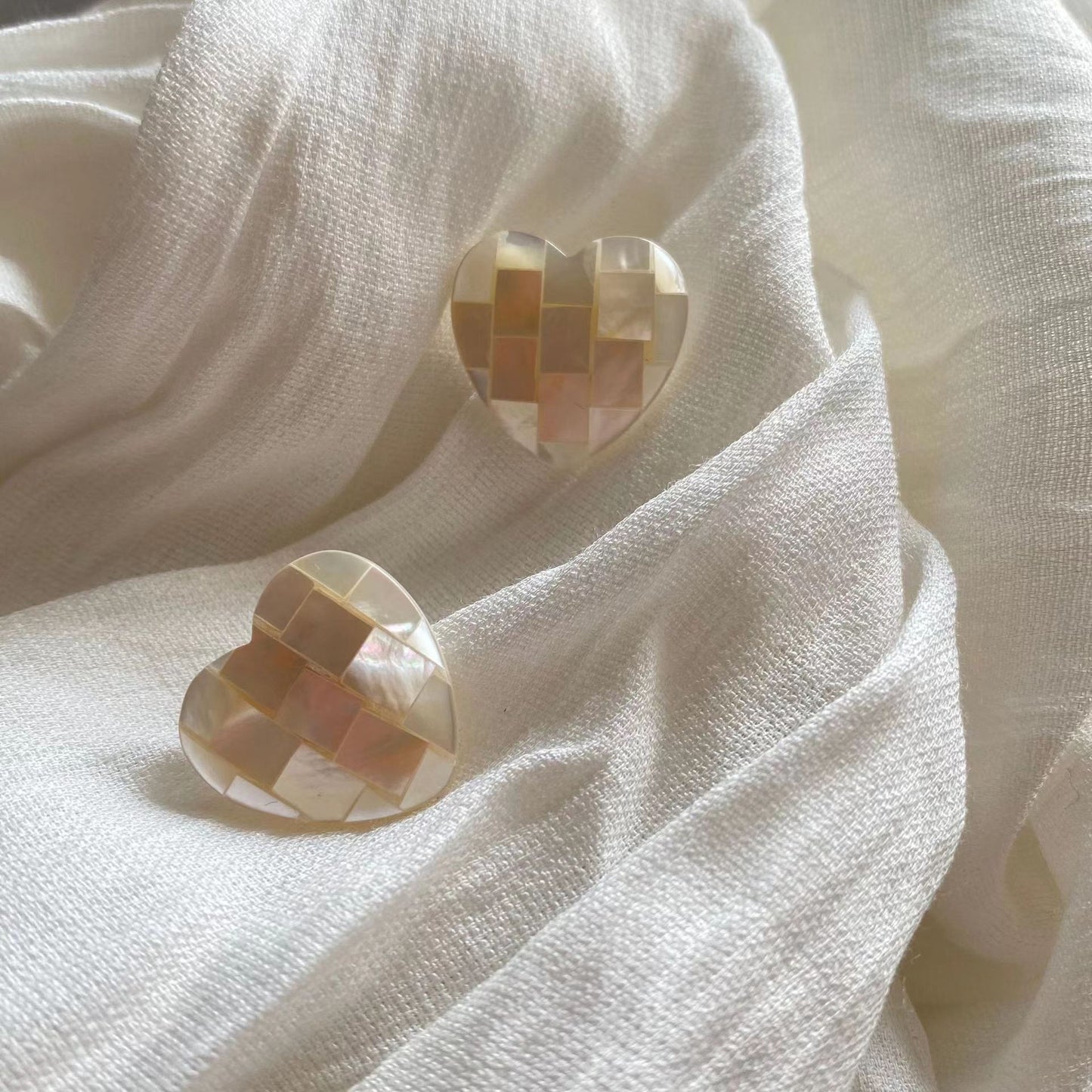 Classic white pearls earrings
