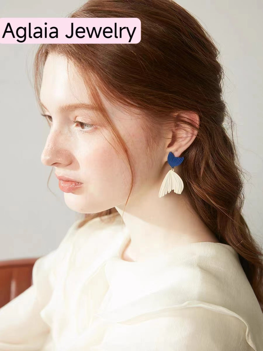 Creative design fishtail shape of earring
