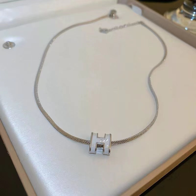 Mother of pearl +zircon entry luxury necklace