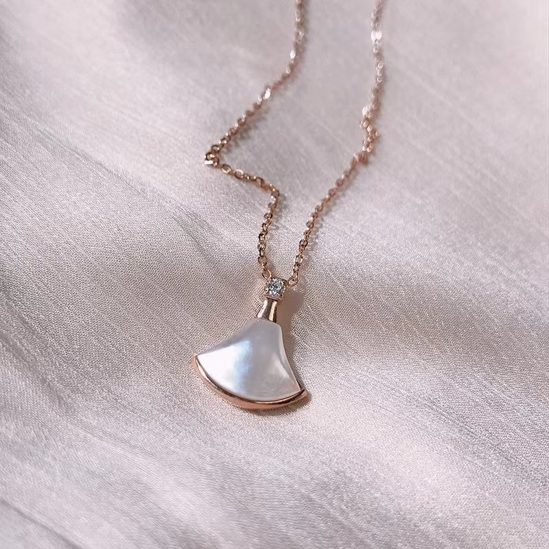 Shell+rose gold necklace