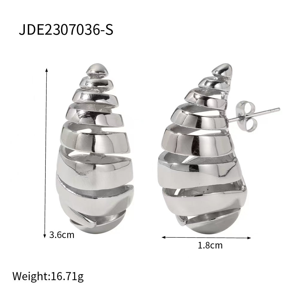 Drop shape unique design of earrings