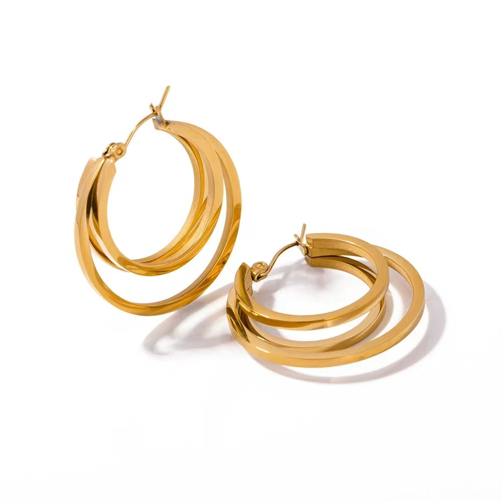 18KT Gold two circular hoop earrings.