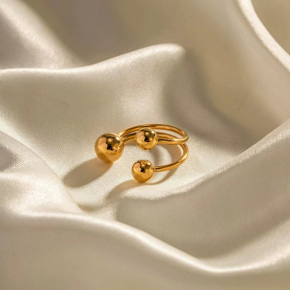 18KT Gold S shape with 3 balls ring