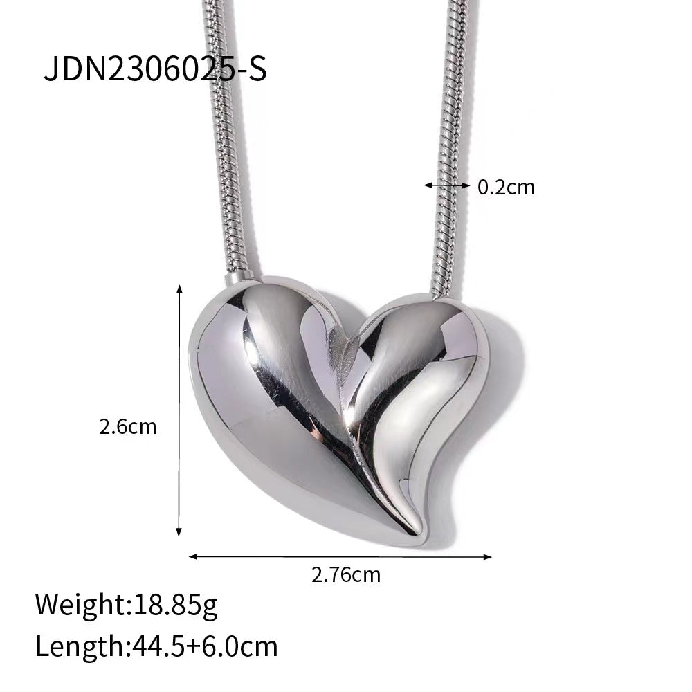 Heart shape pendant necklace