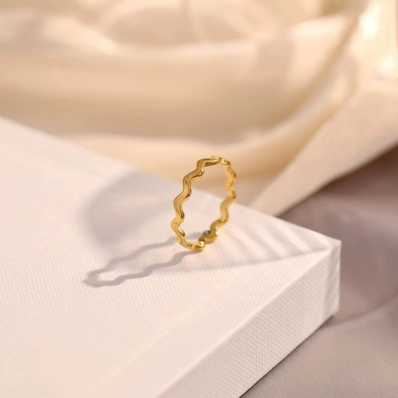 Entry luxury wave rings