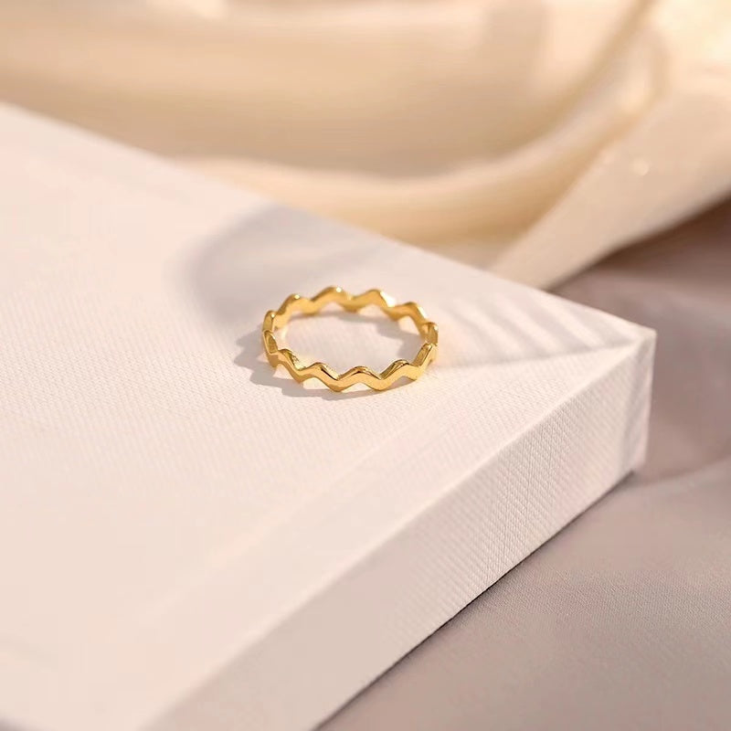 Entry luxury wave rings