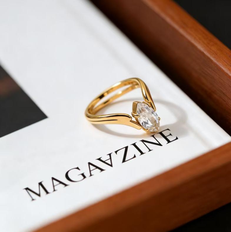 Everyday Entry-Luxury Stainless Titanium Steel Engagement Band - Marquise-Shaped Zircon & Oval Cubic Zirconia Inlay, Casual, Fashionable, Unique, Versatile, Non-Fading, High-Quality Customized Costume Jewelry, Sizes 6-8