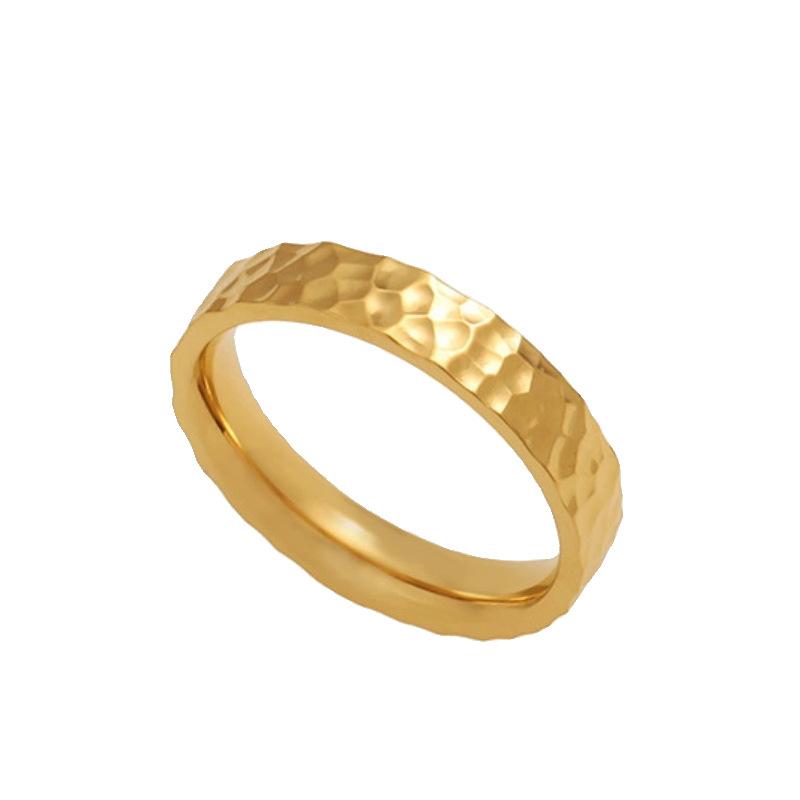 Unisex 2.5mm Crushed Ice Gold Titanium Steel Ring - Hammered Water Ripple Texture, Round Band, Simple Look, Non-Fading Gold, Handmade Cold Trendy Costume Jewelry Accessory