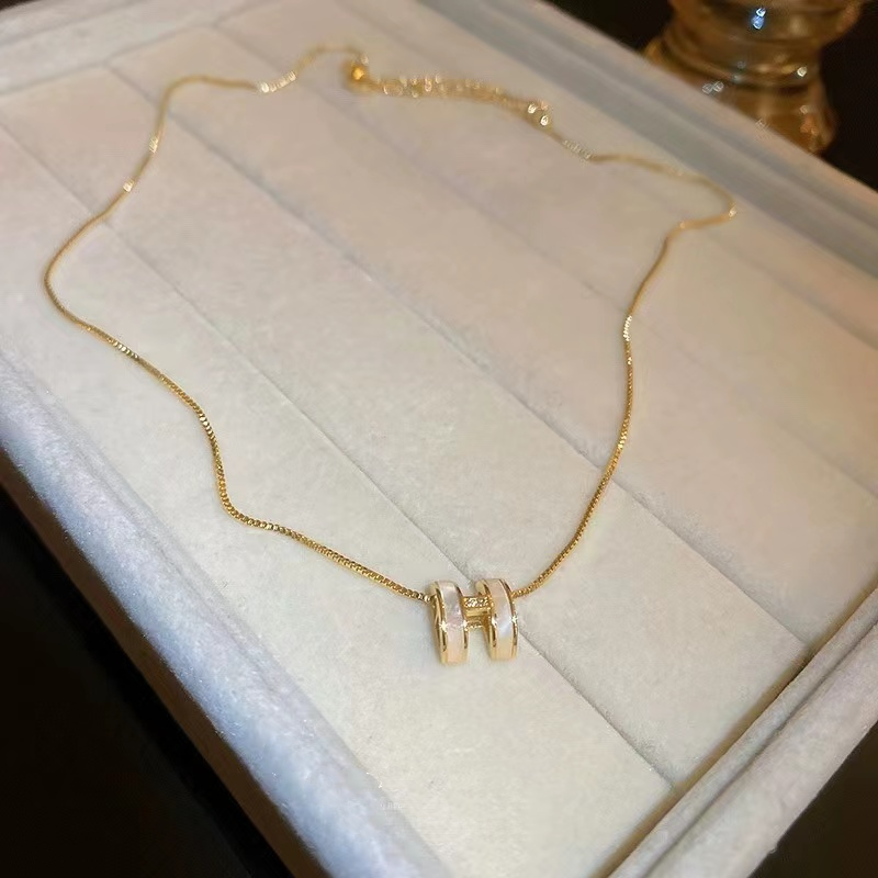 Mother of pearl +zircon entry luxury necklace