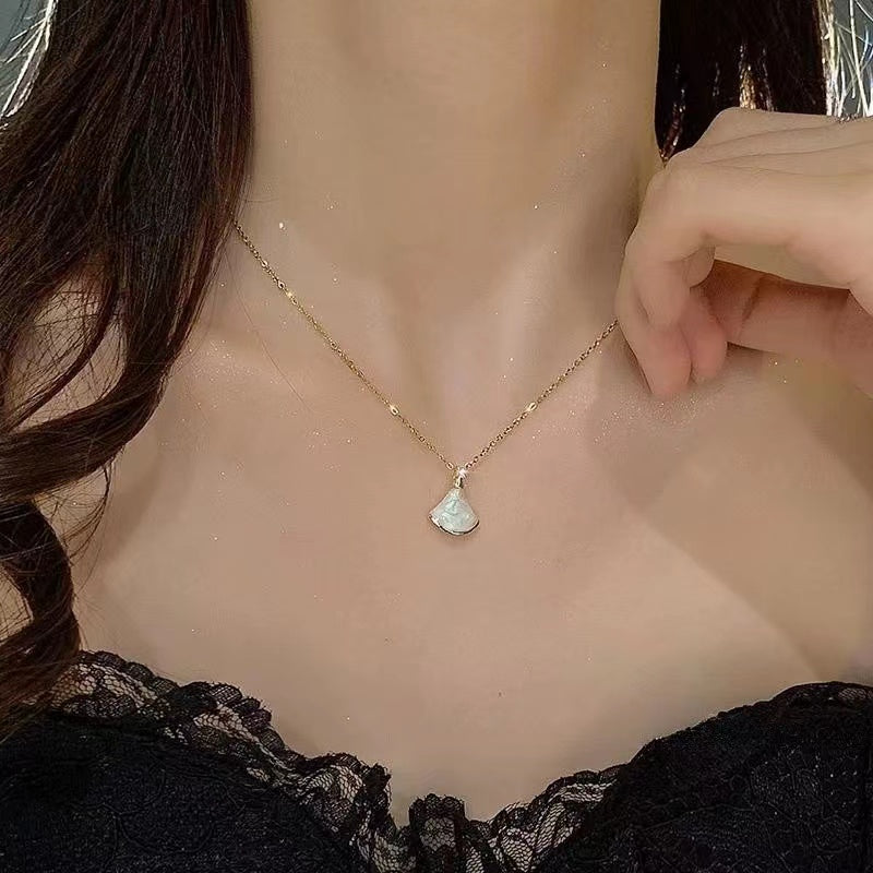 Shell+rose gold necklace