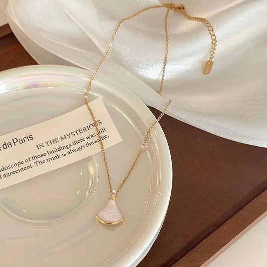 Shell+rose gold necklace