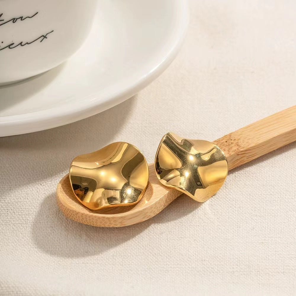 18K Gold wrinkle flat this classic earrings