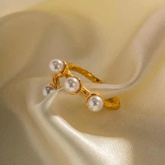 18K Gold chassic pearl ring