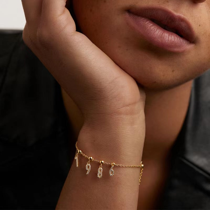 The figure with CZ of  entry luxury necklace and bracelet sets