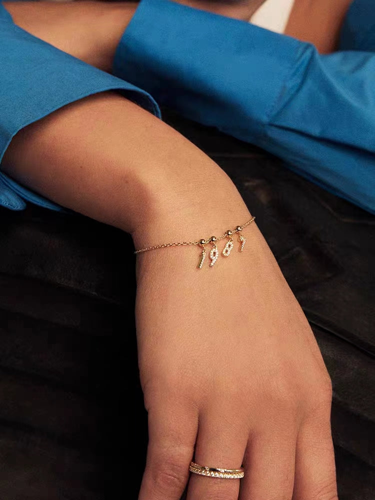 The figure with CZ of  entry luxury necklace and bracelet sets
