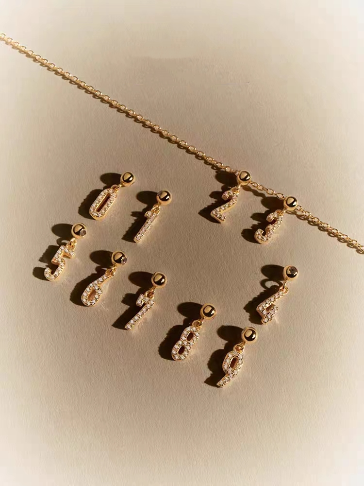 The figure with CZ of  entry luxury necklace and bracelet sets