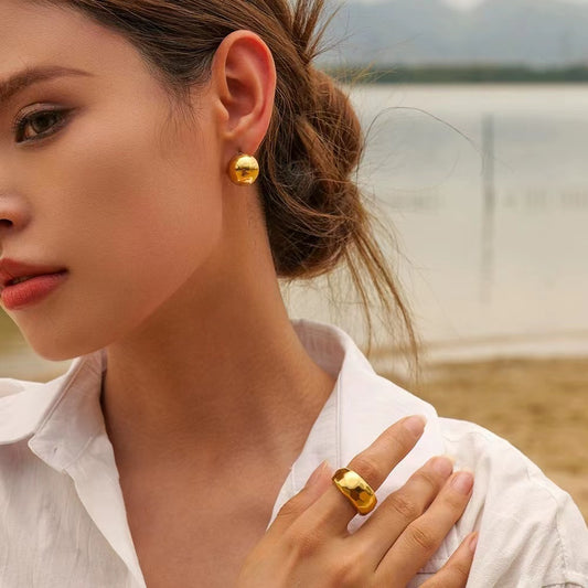 18K gold special  shape of  ladies earrings