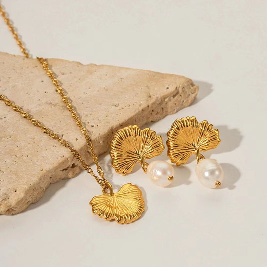 The Gingkgo shape necklace and earrings sets