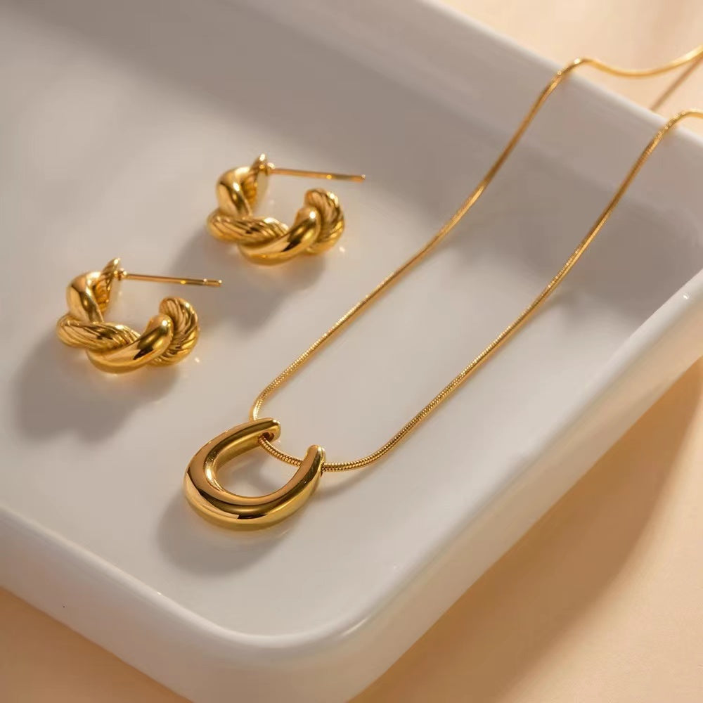 18K Gold plating necklace with U shape pendant