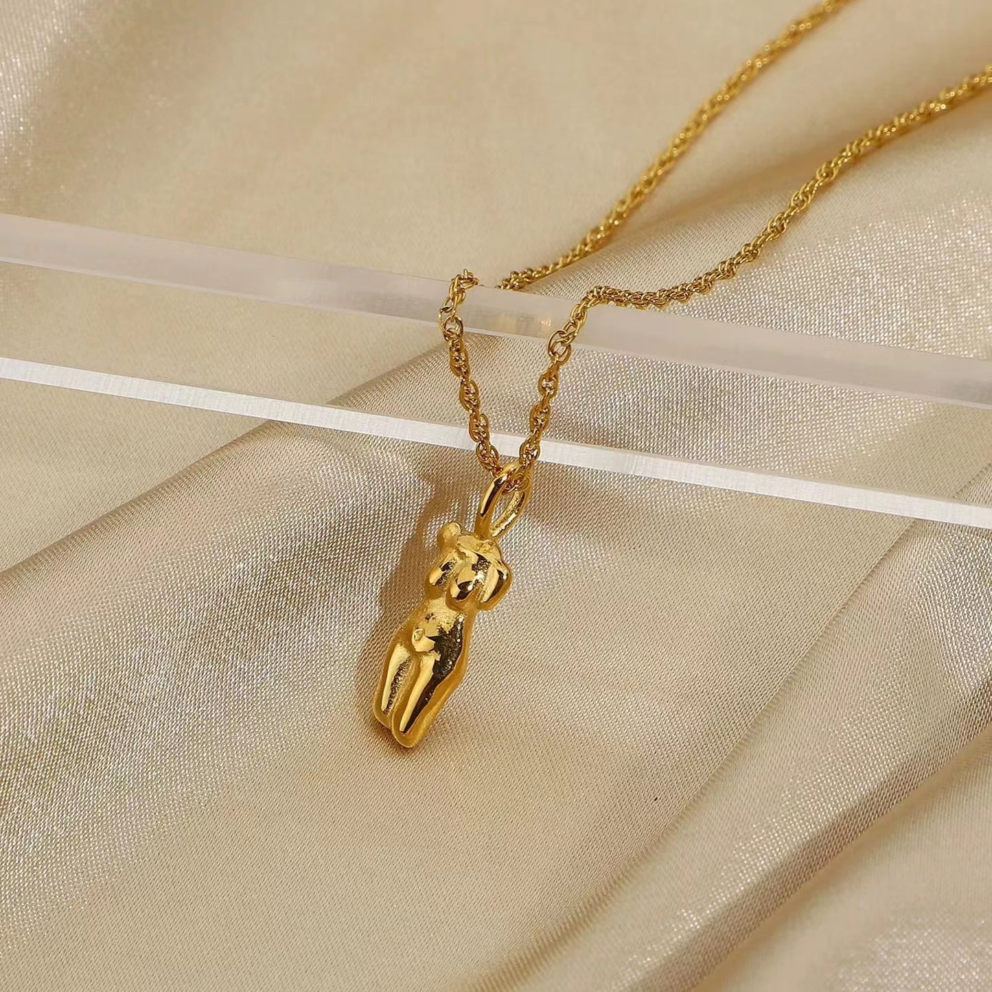 18K Gold  creative design of necklace