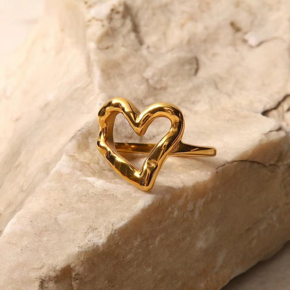 Classic heart outline ring