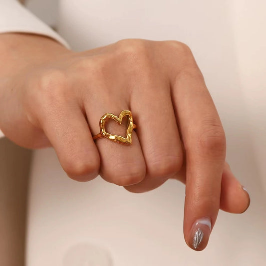 Classic heart outline ring