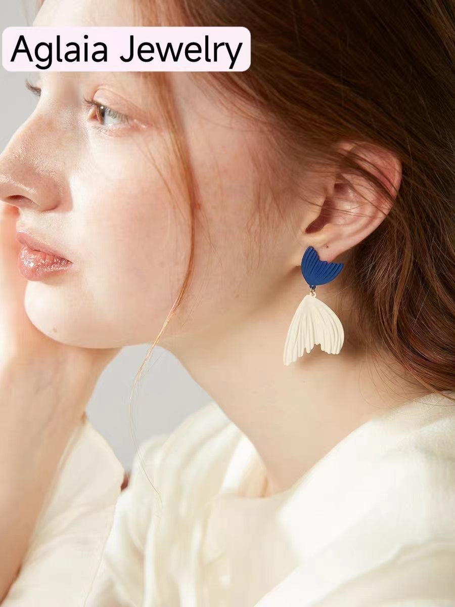 Creative design fishtail shape of earring