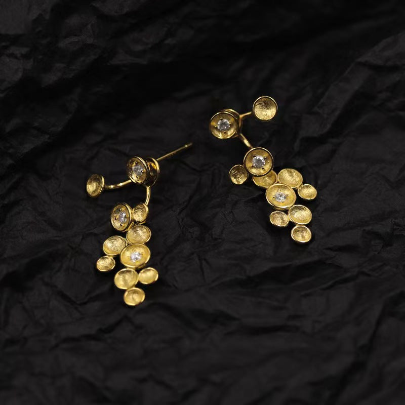 Niche star stud earrings with S925 sterling silver quality