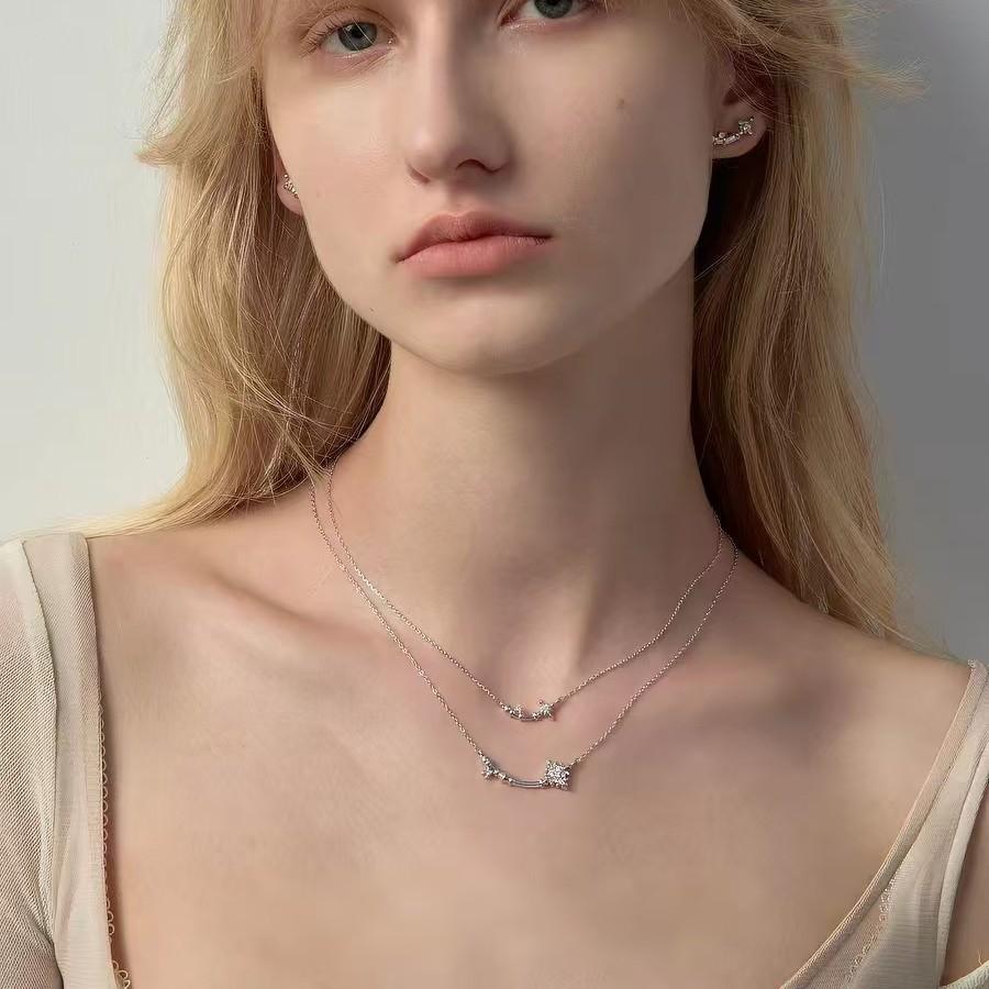 Women's Gold Tone Stainless Steel Cross Pendant Necklace, Dainty Enamel Oil-Drip Round Disc Necklace, Minimalist Thin Chain Fashion Costume Jewelry, Versatile Daily Wear Neck Accessories for Women Dating Party Outfit