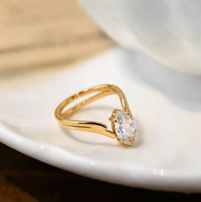Everyday Entry-Luxury Stainless Titanium Steel Engagement Band - Marquise-Shaped Zircon & Oval Cubic Zirconia Inlay, Casual, Fashionable, Unique, Versatile, Non-Fading, High-Quality Customized Costume Jewelry, Sizes 6-8