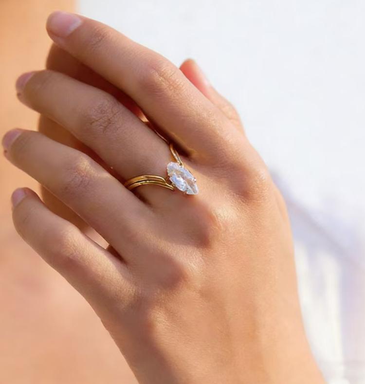 Everyday Entry-Luxury Stainless Titanium Steel Engagement Band - Marquise-Shaped Zircon & Oval Cubic Zirconia Inlay, Casual, Fashionable, Unique, Versatile, Non-Fading, High-Quality Customized Costume Jewelry, Sizes 6-8
