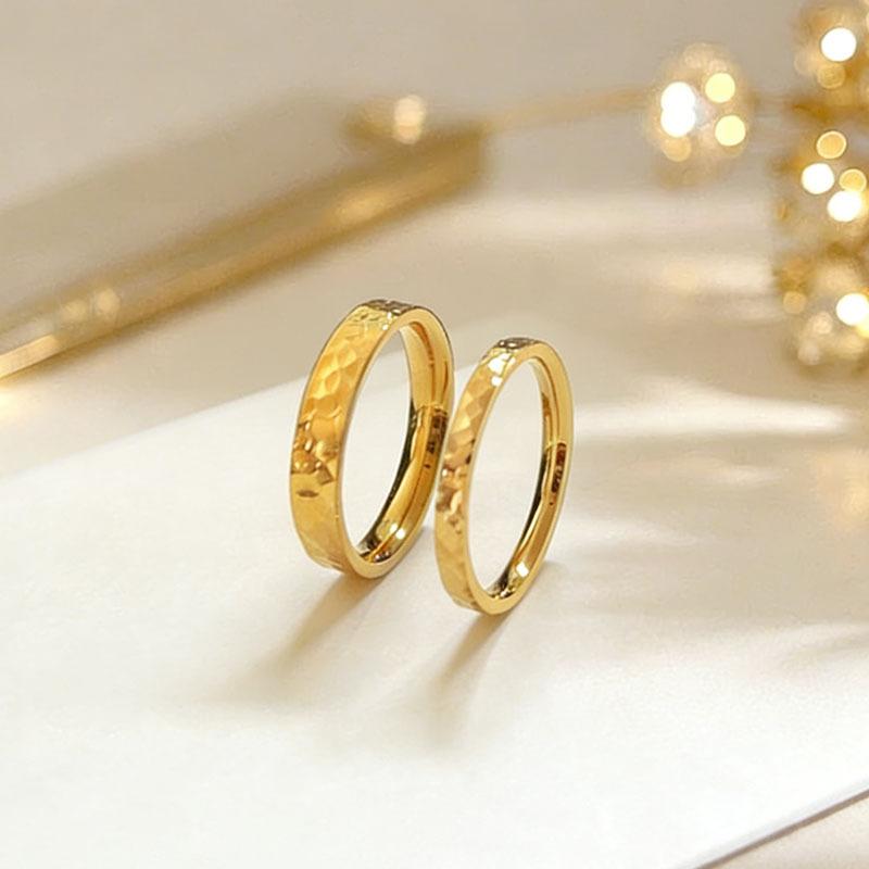 Unisex 2.5mm Crushed Ice Gold Titanium Steel Ring - Hammered Water Ripple Texture, Round Band, Simple Look, Non-Fading Gold, Handmade Cold Trendy Costume Jewelry Accessory