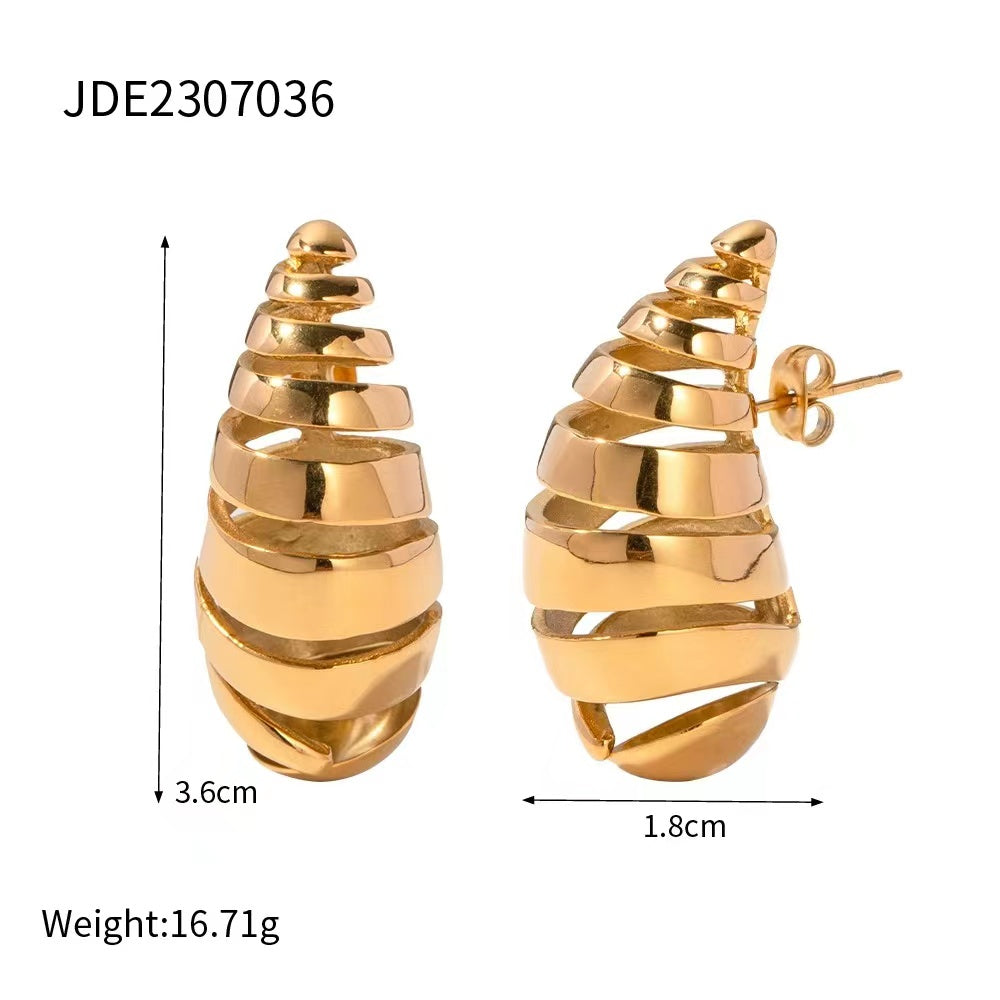 Drop shape unique design of earrings