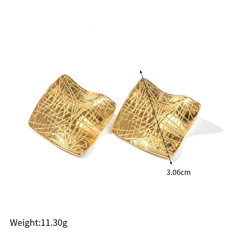 18K Gold  wrinkle and grain flat this classic earrings